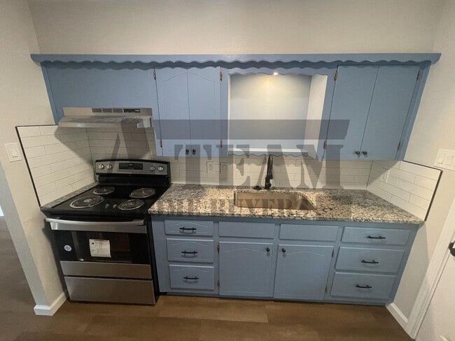 Building Photo - Cozy Lake View 2 Bed 1 Bath house for rent!