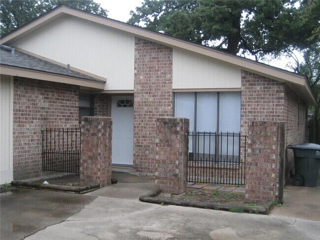 Foto del edificio - 2910 Jennifer Dr