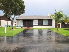 Building Photo - 11551 SW 123rd Ave