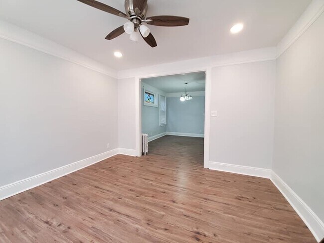 Building Photo - 151 W 33rd St
