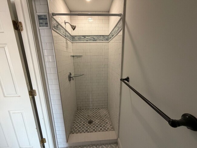 Foto del edificio - Unique 3 Bedroom with Den in Historic Building on Germantown Pike!