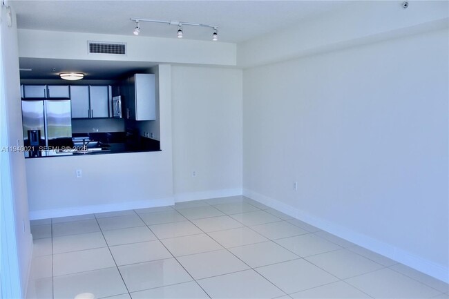 Building Photo - 1871 NW S River Dr