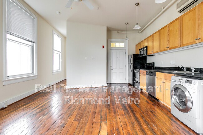 Building Photo - 1321 1/2 E. Main St.