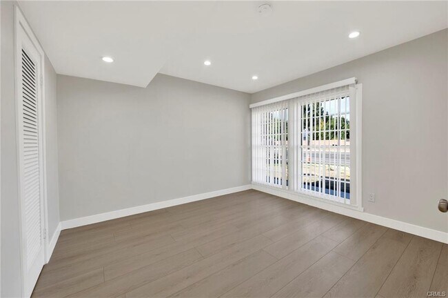 Foto del edificio - 22540 Roscoe Blvd