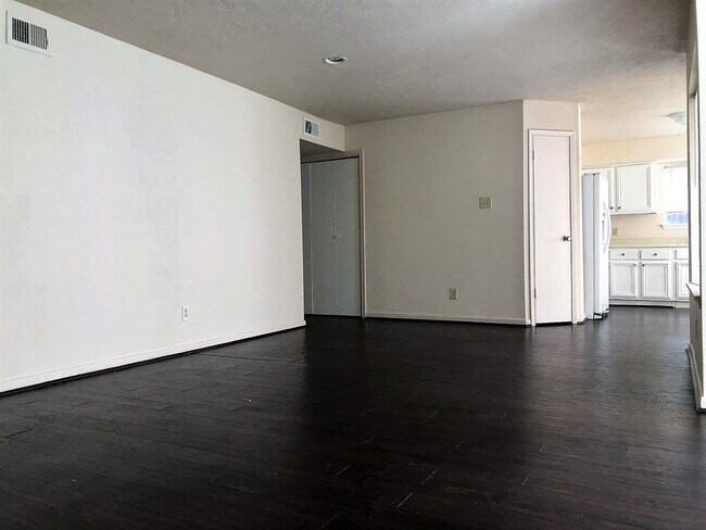 Building Photo - 12400 Overbrook Ln