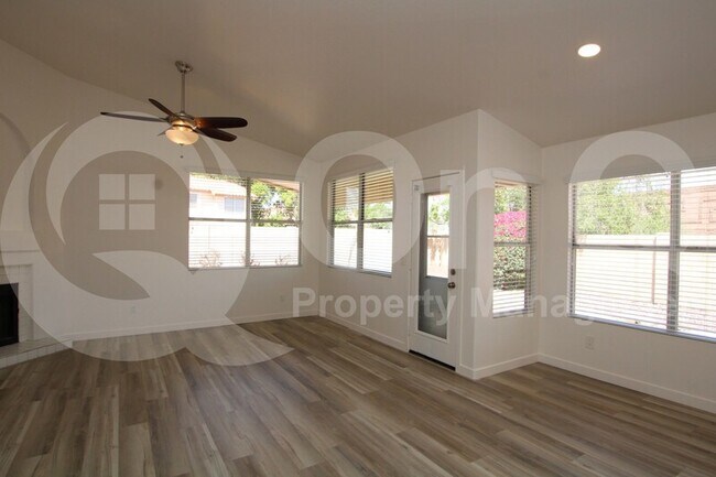 Building Photo - 1360 S Villas Ct