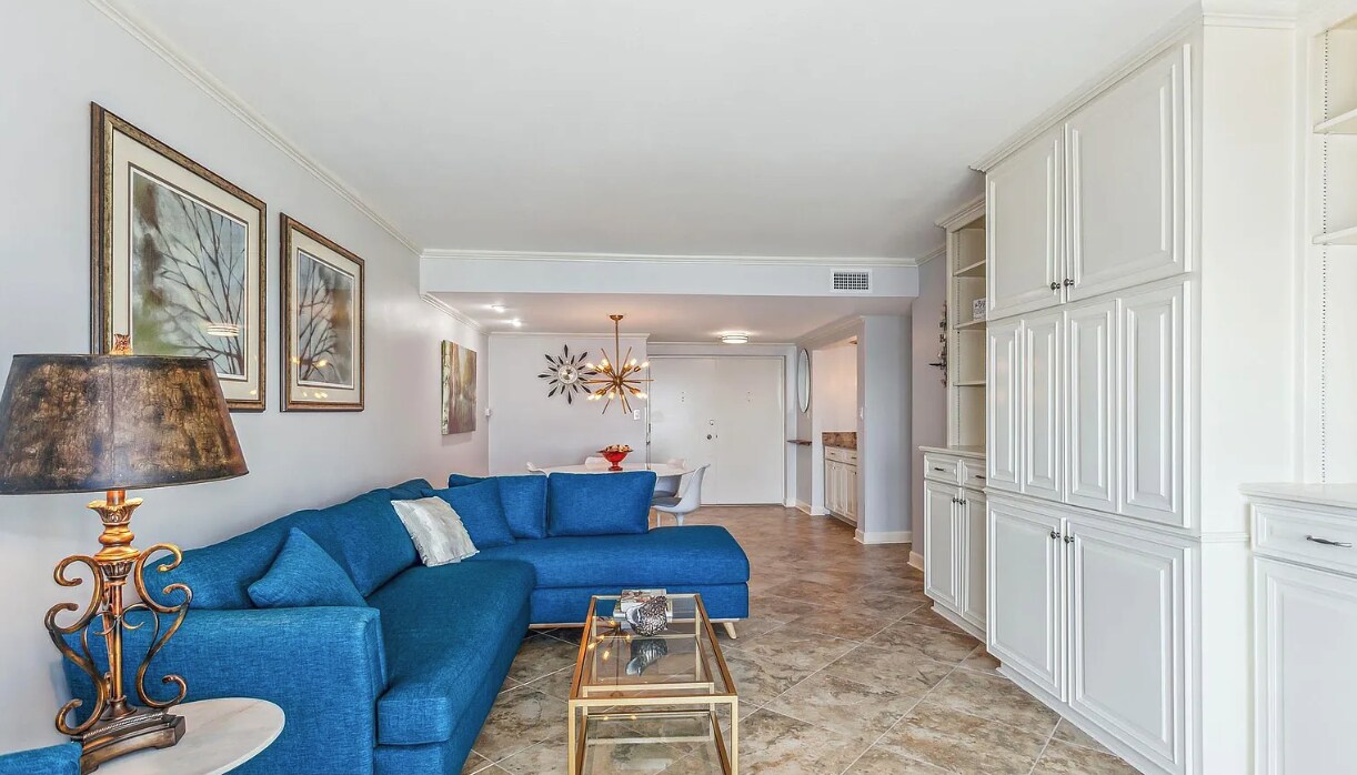 Building Photo - Beautifully furnished waterfront condo in ...