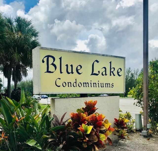 Foto del edificio - 3590 Blue Lake Dr