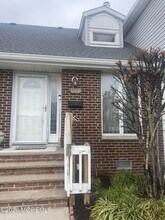 Building Photo - 25 Meadow Ave