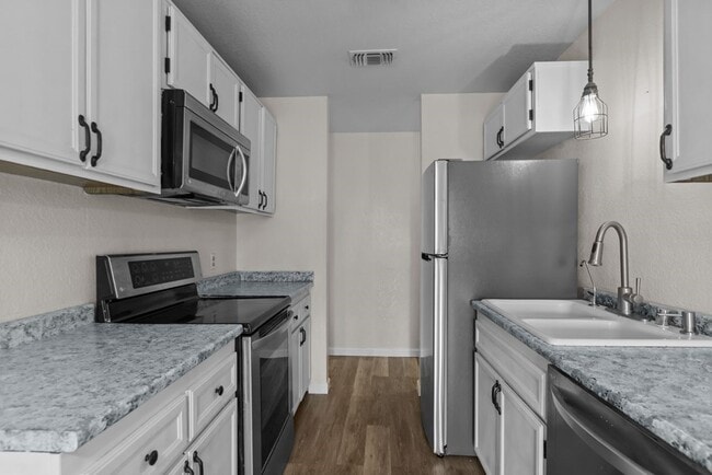 Foto del edificio - 4722 W Cuthbert Ave