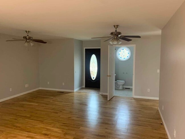 Building Photo - 115 Gulch Rd