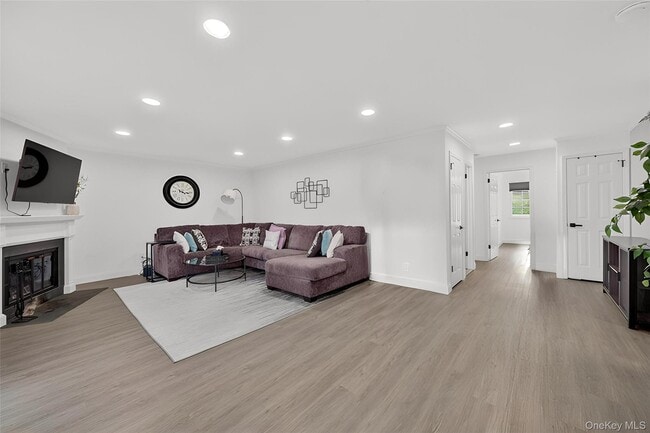 Foto del edificio - 201 Tamarack Ln