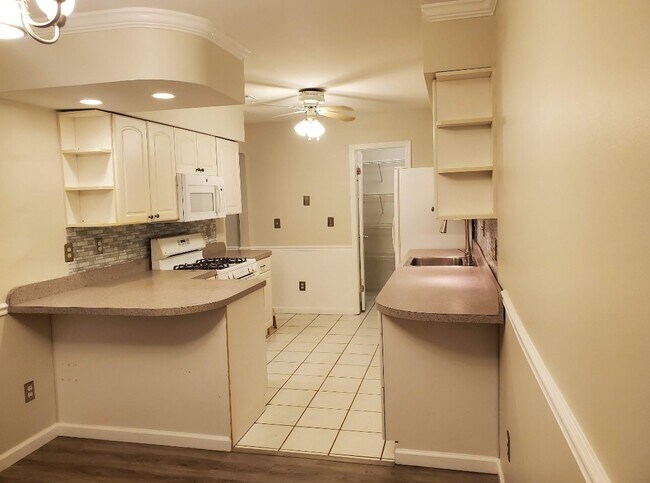 Building Photo - 2 Ginger Dr