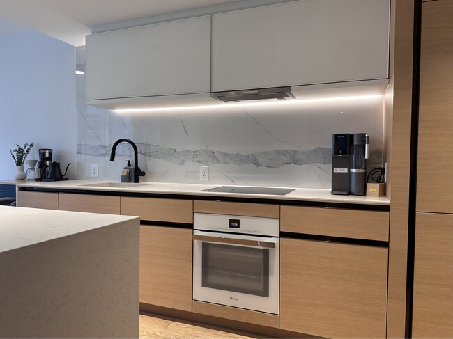 Photo du bâtiment - 620 Cardero St