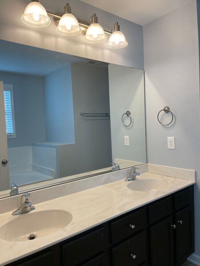 Building Photo - 3 br, 2.5 bath House - 5004 W. Chandler He...