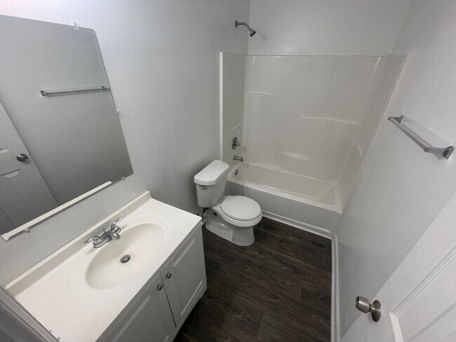 Foto del edificio - PRE-LEASING FOR AUGUST 2026!