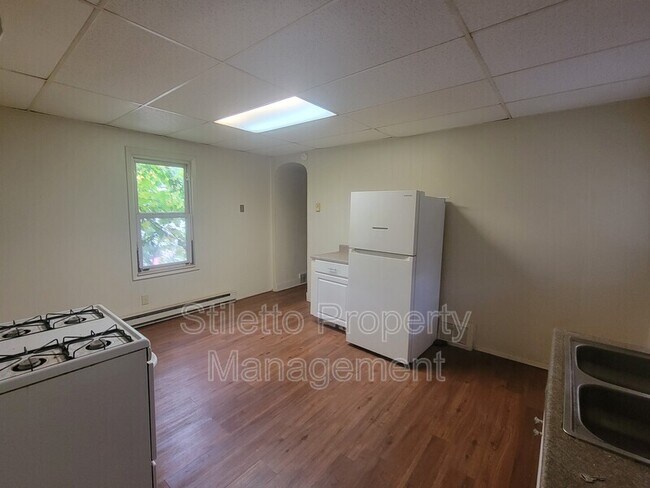 Building Photo - 223 Zerby Ave