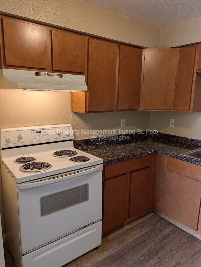Foto del edificio - 8429 N 39th St