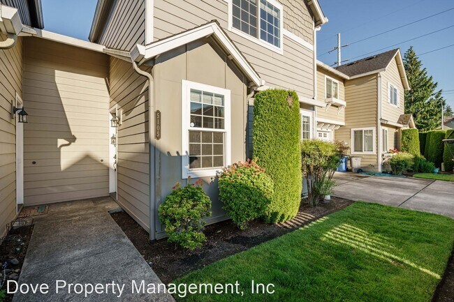 Building Photo - 3 br, 2.5 bath House - 5105 NE 74th Court