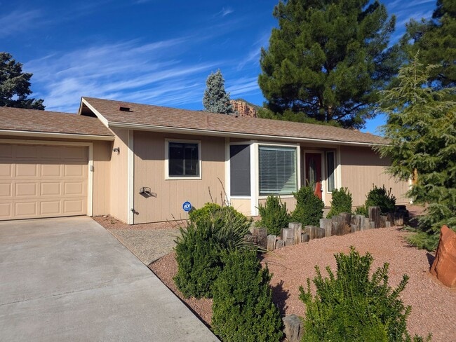 Building Photo - HOUSE - VILLAGE OF OAK CREEK