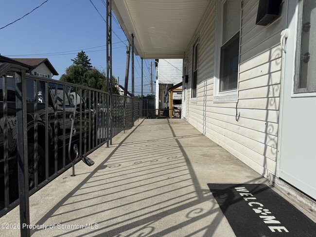 Building Photo - 216-216 14th Ave