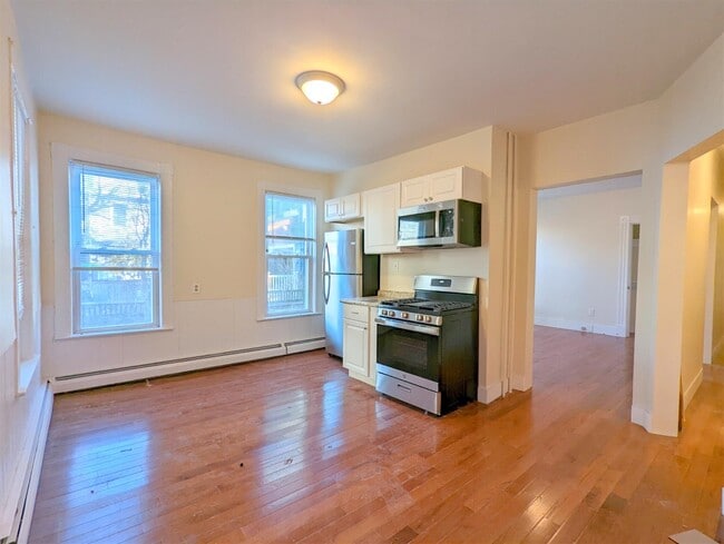 Building Photo - 26 Thorndike St