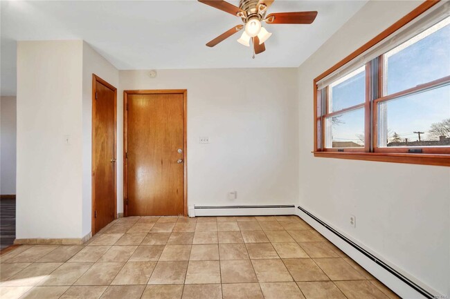 Building Photo - 303 9th St