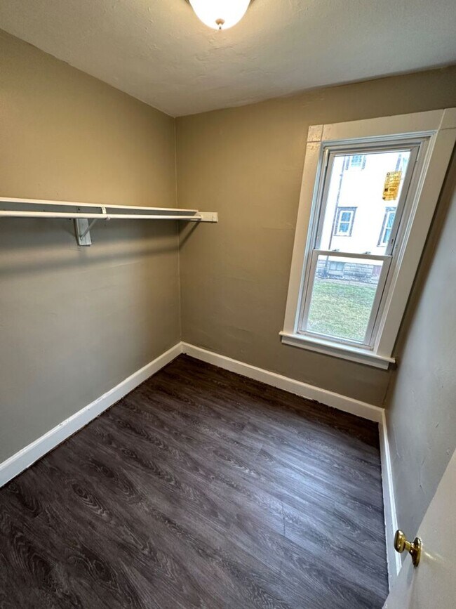 Foto del edificio - 2165 S 20th St. (Duplex)