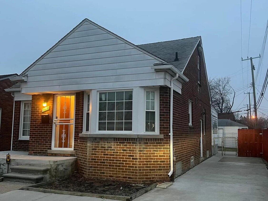 11630 Virgil Ave, Redford Charter Township, MI 48239 House Rental in