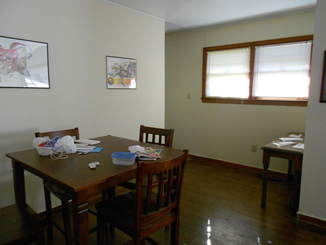 Foto del edificio - 3 BR, 1 BA