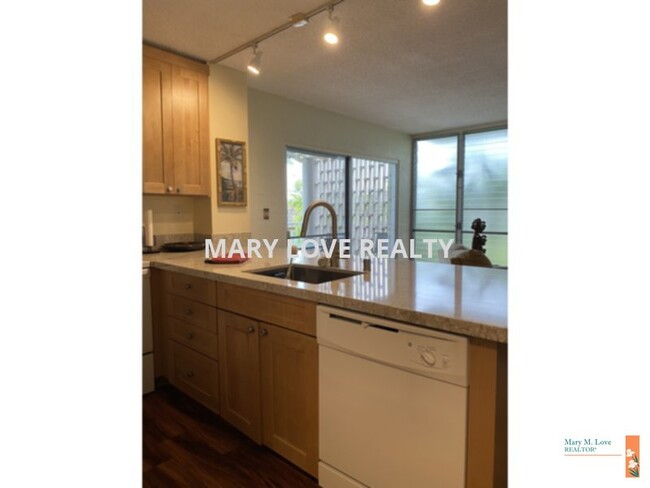 Building Photo - Beautifully remodeled 1 Bed 1 Bath Partial...