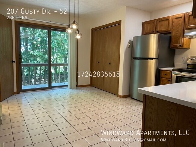 Building Photo - Two Bedroom Townhouse