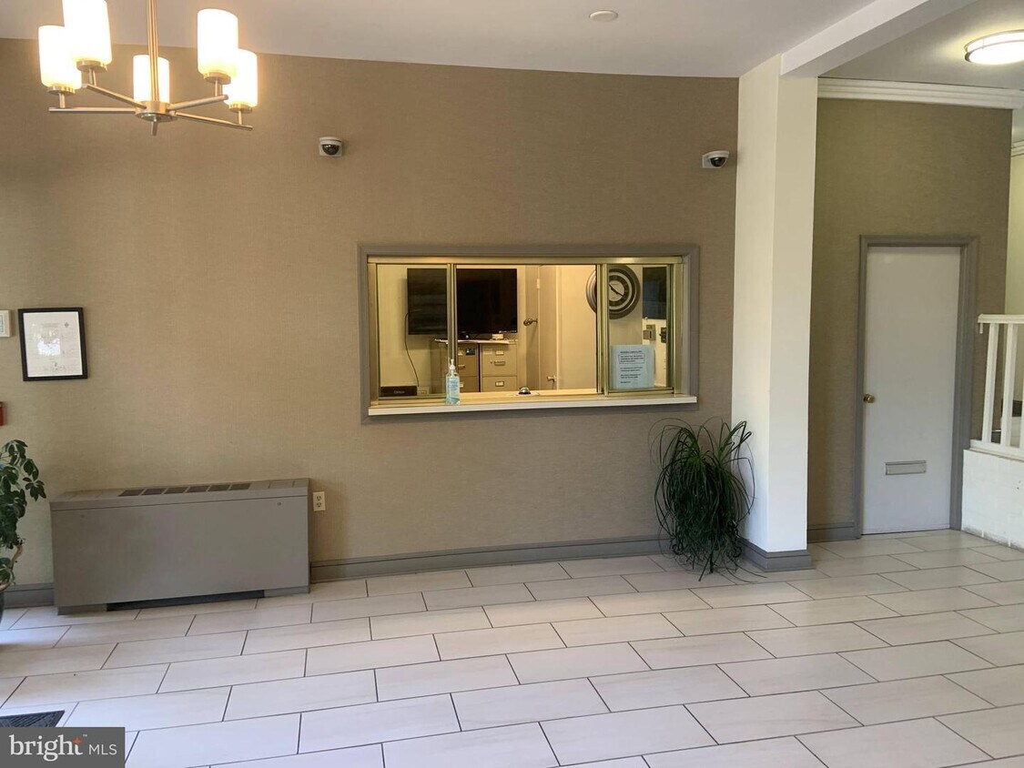 Primary Photo - 200 N Maple Ave