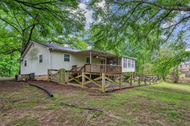 Foto del edificio - 3024 Bob Cox Rd