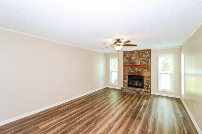 Building Photo - 5829 Lake Port Dr