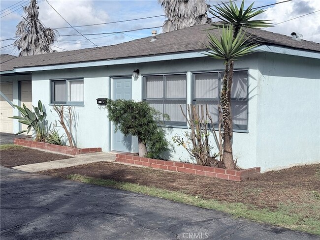 Foto del edificio - 24638 Eshelman Ave