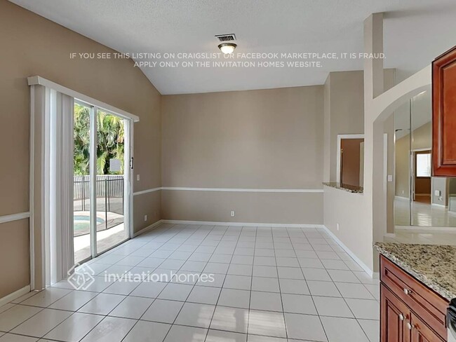 Foto del edificio - 1401 Banyan Cir