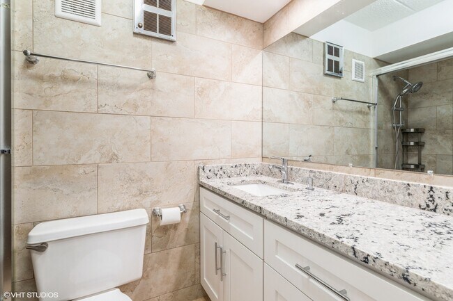 Foto del edificio - 9737 Fox Glen Dr
