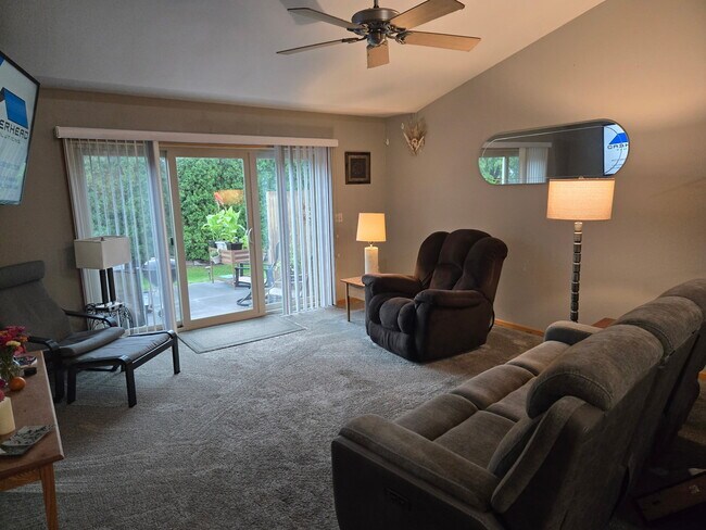 Foto del edificio - 70 Cherry Park Ct