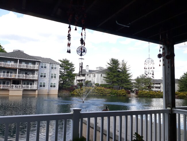 Foto del edificio - 2000 Waters Edge Dr