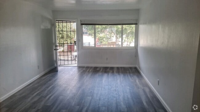 Building Photo - 621 Grand Fir Ave