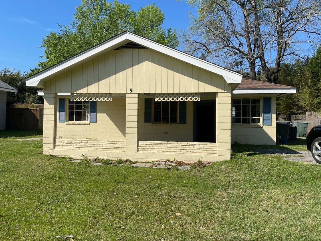 Foto principal - 3 bedroom 1 bathroom home for rent!