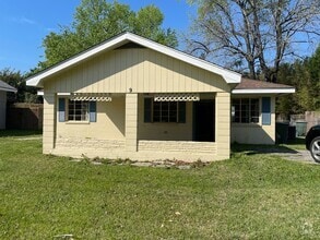 Building Photo - 9 Briarcliff Dr