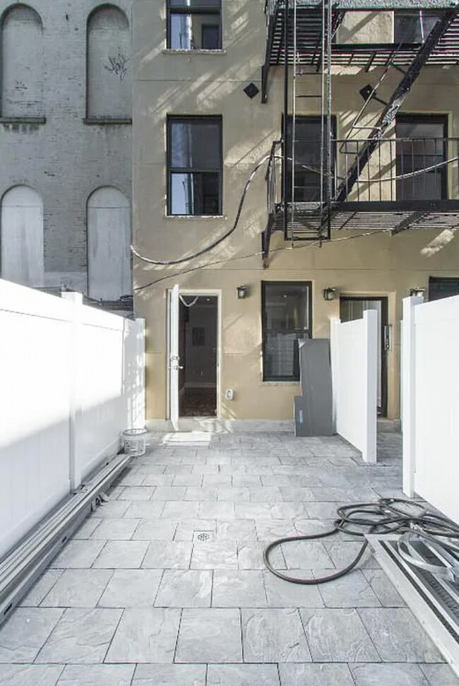 Foto del edificio - 135 Ridge St