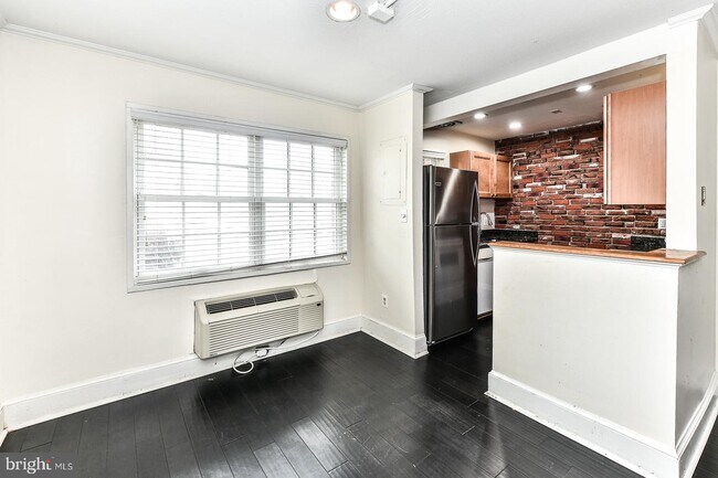 Foto del edificio - 1700 W Abingdon Dr