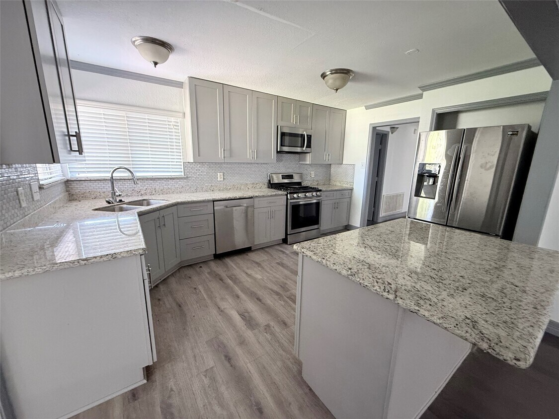 Primary Photo - 3818 Linkwood Dr