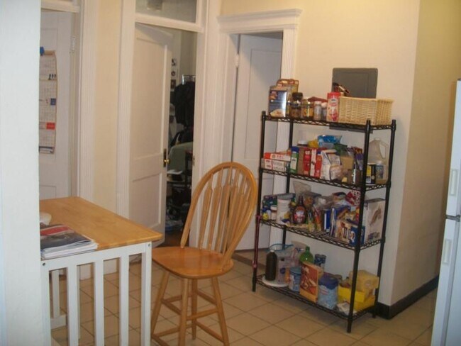 Building Photo - 463 Park Dr