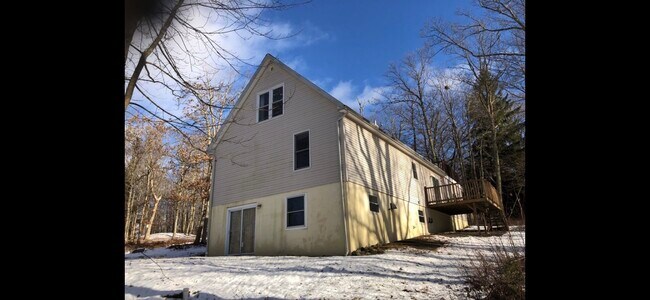 Foto del edificio - 98 Surrey Ln