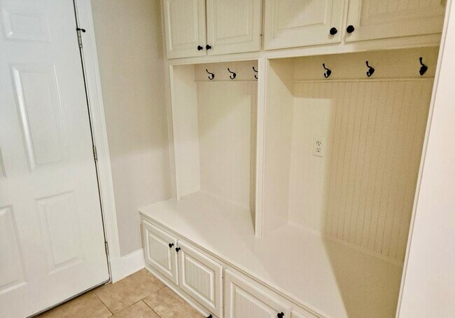 Foto del edificio - 119 Hemlock Ln