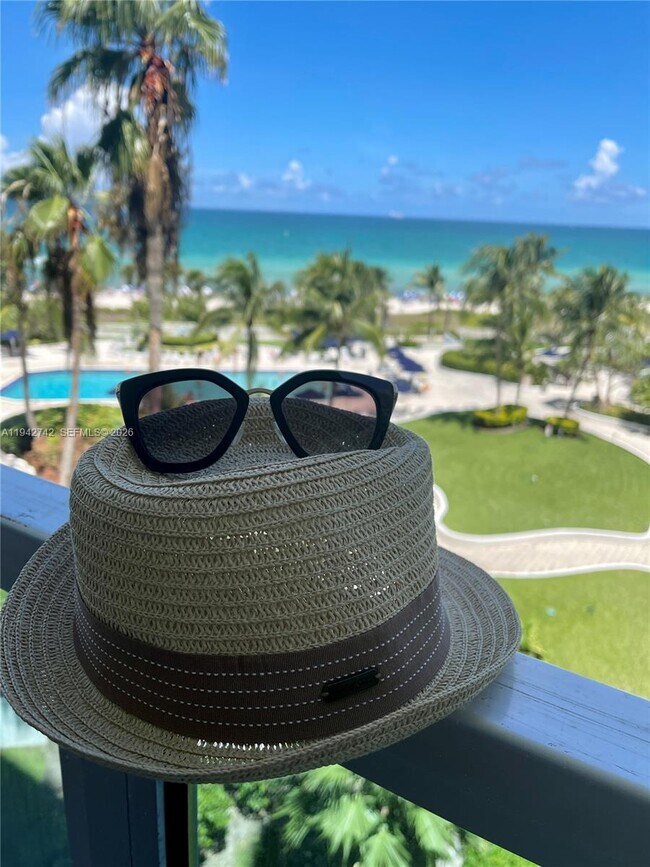 Foto del edificio - 5161 Collins Ave